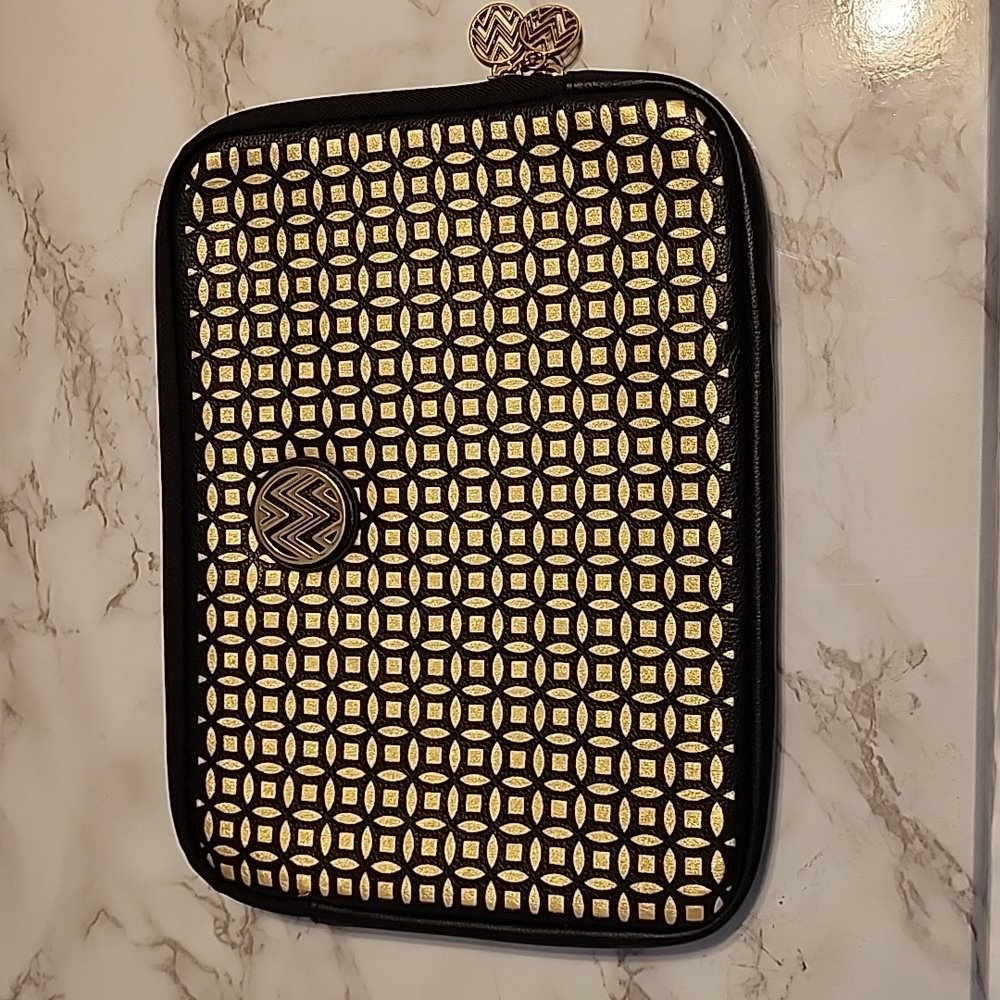 Fashionation duchess black and gold 10.2" tablet or laptop sleeve - NEW